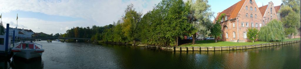 Lübeck / Panorama 1 - ehemalige Salzspeicher an der Trave